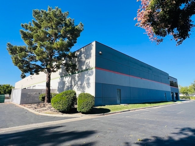 More Photos Of 4475 Eucalyptus Ave, Chino Warehouse For Lease