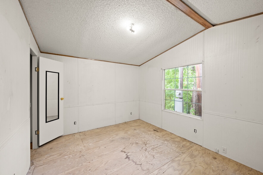 More Photos Of 7 Hills Rd, Newark Warehouse For Sale