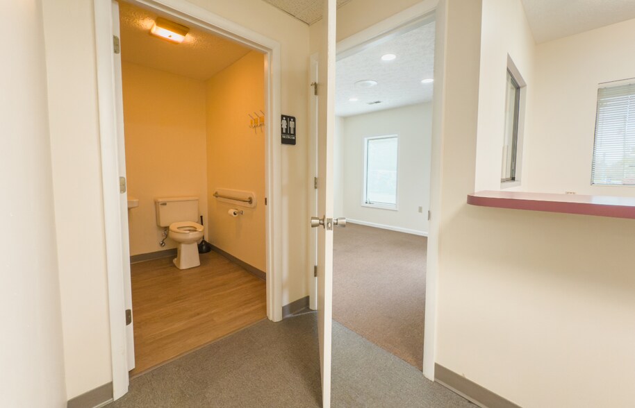 More Photos Of 100 Arbor Dr, Christiansburg Office For Lease