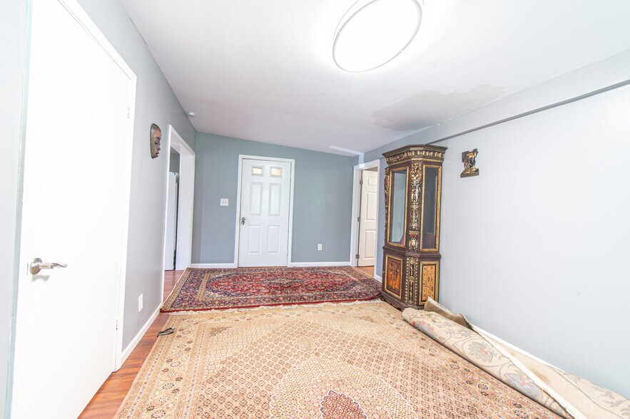 More Photos Of 5646 Price Rd, Gainesville Freestanding For Sale