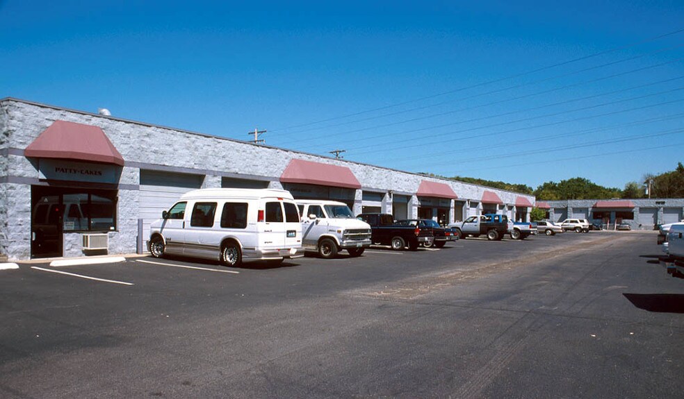 More Photos Of 11017-11037 Gravois Industrial Ct, Saint Louis Warehouse For Lease