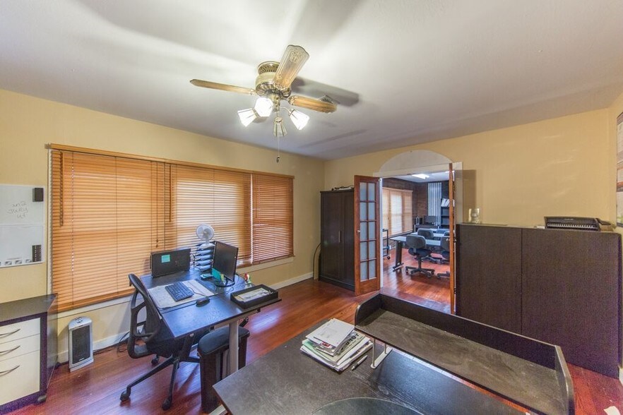 More Photos Of 1502 Main St, Seabrook Office Residential For Lease