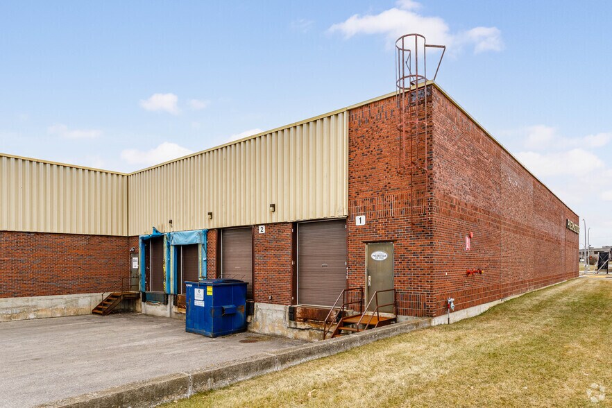 More Photos Of 4155-4175 Boul Poirier, Montréal Distribution For Lease
