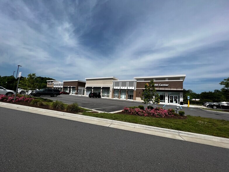 More Photos Of 5836 Harbour View Blvd, Suffolk Unknown For Lease
