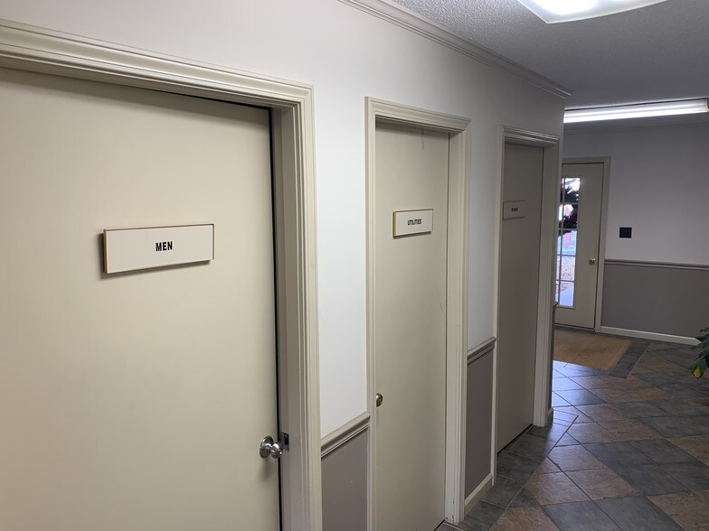 More Photos Of 170 S Broad St, Brevard Office For Lease