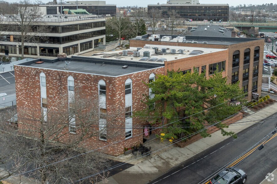 More Photos Of 73 Arch St, Greenwich Office For Lease
