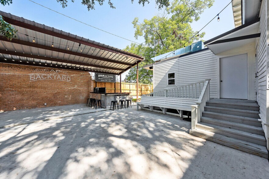 More Photos Of 312 N Central Ave, Cameron Restaurant For Sale