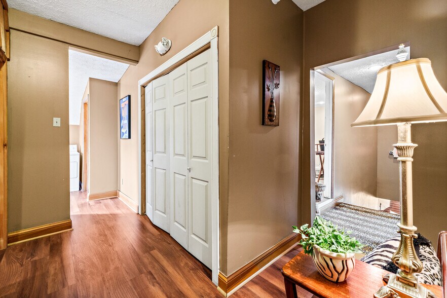 More Photos Of 2048 Winchester Ave, Ashland General Retail For Sale