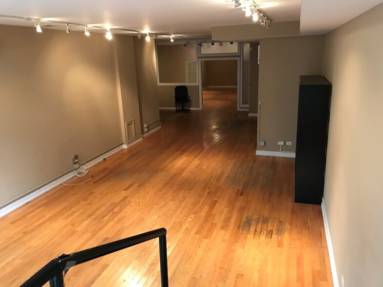 More Photos Of 2205 W Roscoe St, Chicago Storefront Retail Residential For Lease