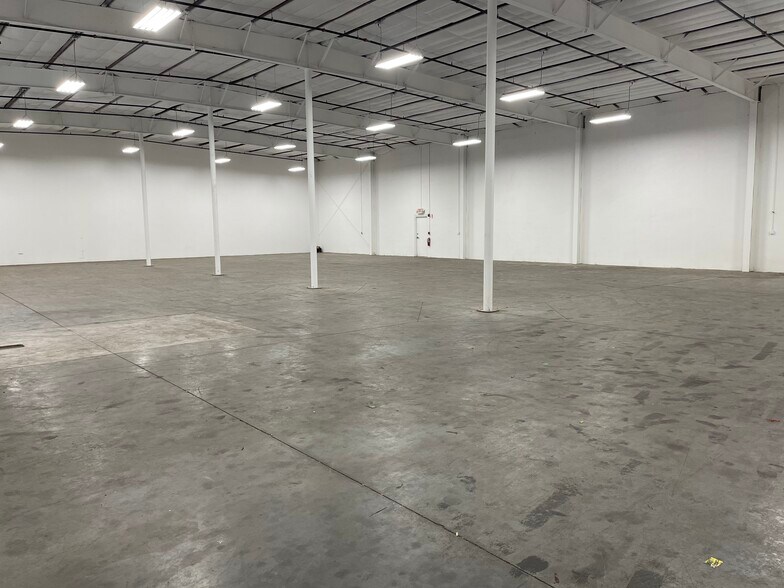 More Photos Of 12640 62nd St N, Largo Warehouse For Lease