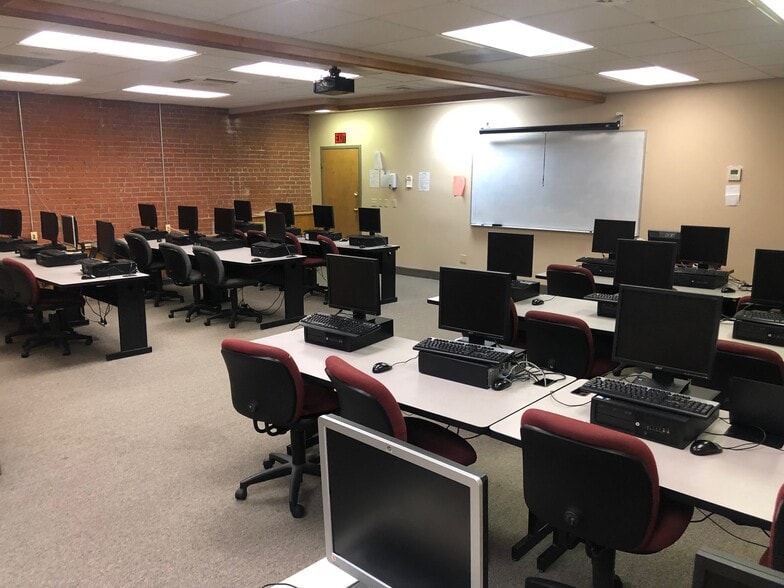 More Photos Of 35 N Main St, Southington Medical For Lease