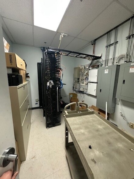 More Photos Of 4170 Lafayette Center Dr, Chantilly Light Distribution For Lease