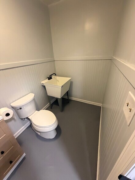 More Photos Of 731 Broad St, Sumter Self Storage For Lease