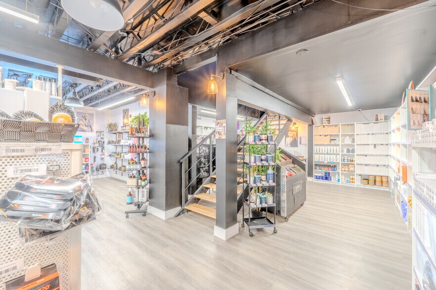 More Photos Of 525 Rue Sagard, St-Bruno-de-Montarville Warehouse For Lease