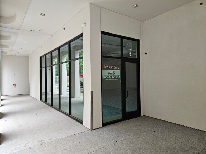 More Photos Of 514 Flat Shoals Ave, Atlanta Bank For Lease