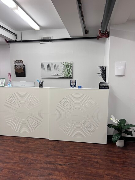 More Photos Of 73-75 Ferry St, Newark Storefront Retail Office For Lease