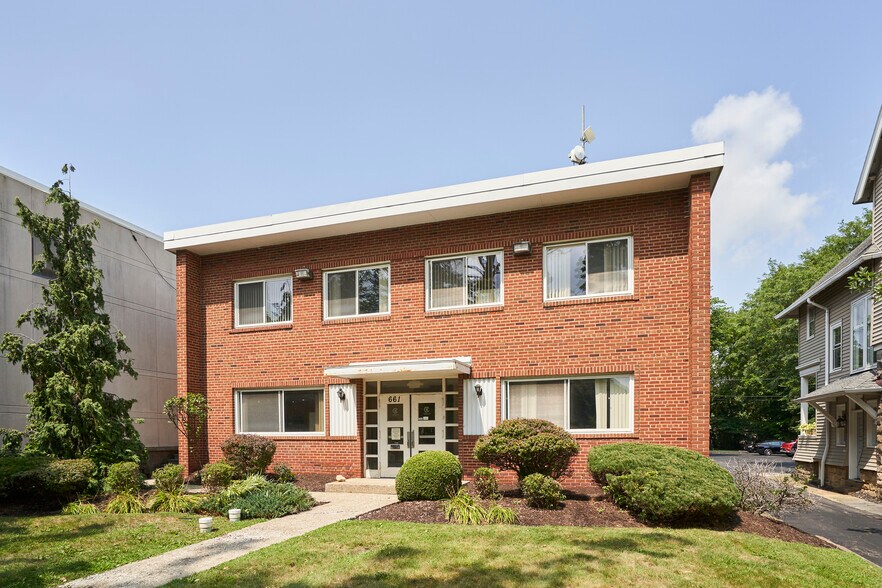 More Photos Of 661 W Market St, Akron Office For Sale