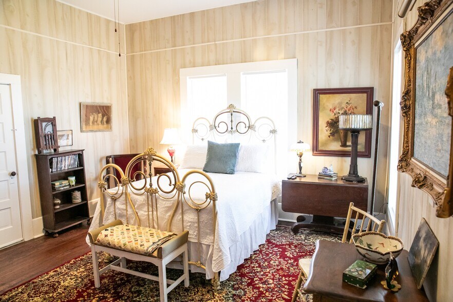 More Photos Of 13404 Washington St, Burton Specialty For Sale