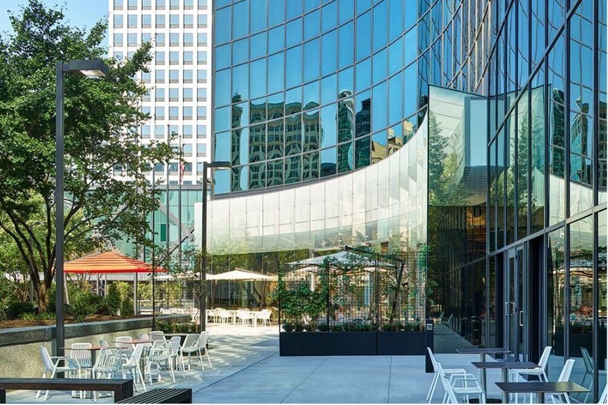 More Photos Of 300 S Riverside Plz, Chicago Office For Lease