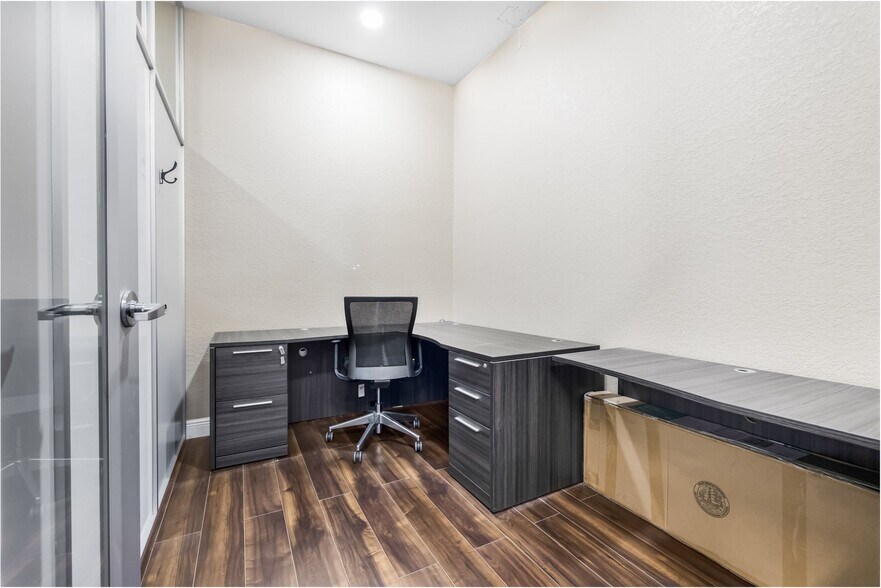 More Photos Of 3615 E Frontage Rd, Tampa Office Residential For Sale