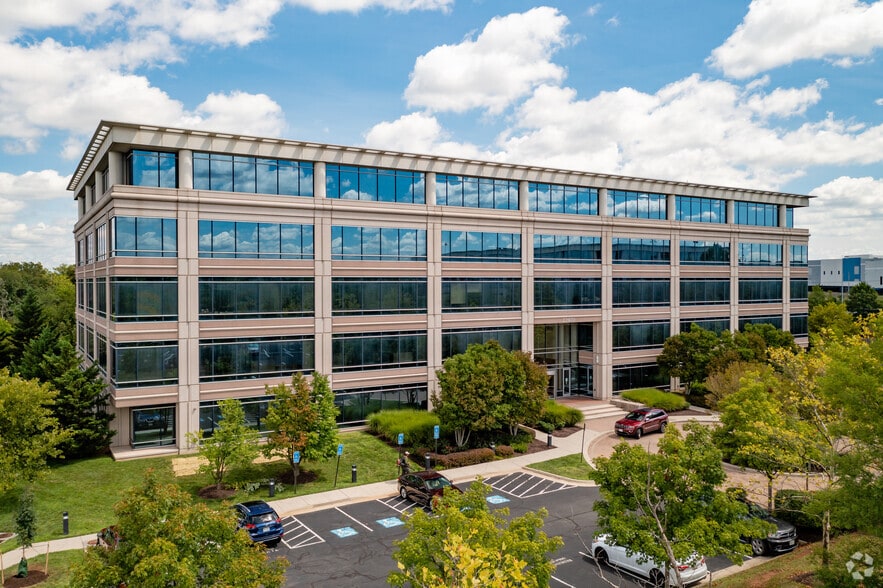 Primary Photo Of 22970 Indian Creek Dr, Sterling Office For Lease