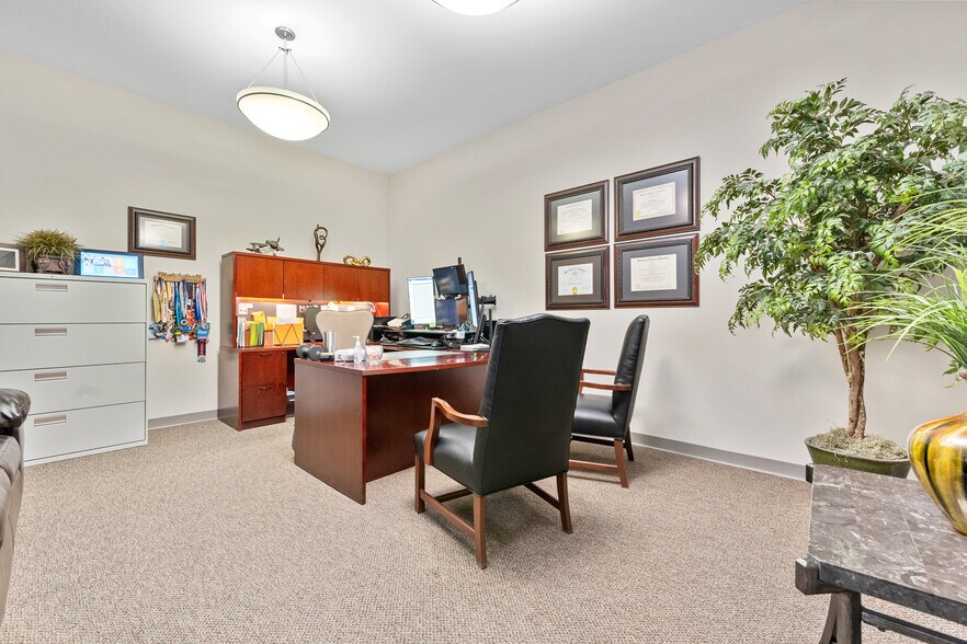 More Photos Of 8124 Flintridge Rd, Little Rock Medical For Sale