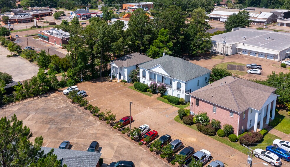 More Photos Of 407 Orchard Park, Ridgeland Office Residential For Sale