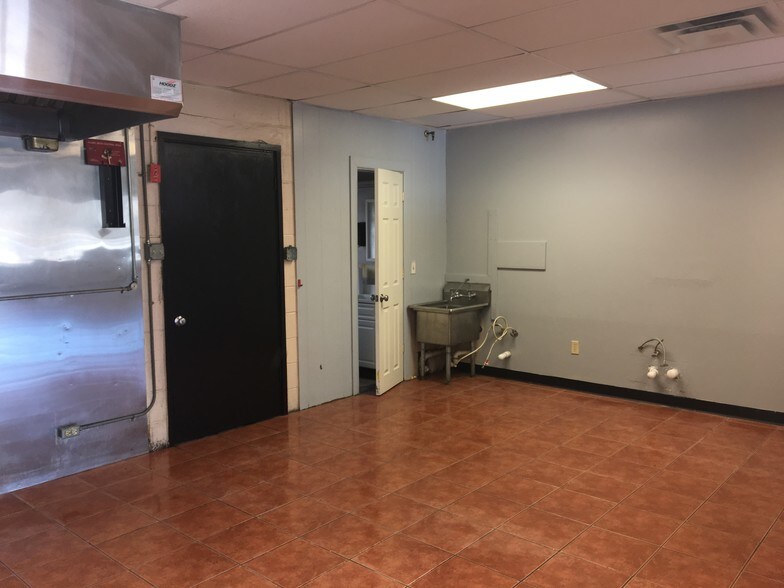 More Photos Of 426 US Route 1, Scarborough Storefront Retail Office For Lease