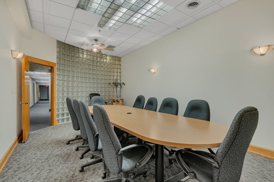 More Photos Of 14 7th Ave N, Saint Cloud Office For Sale