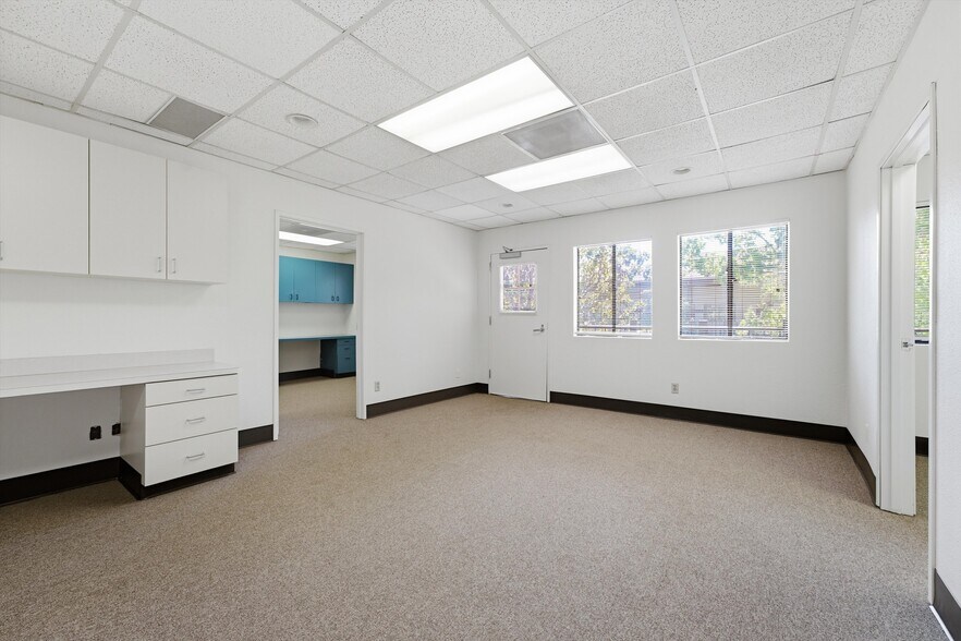 More Photos Of 44725 10th St W, Lancaster Medical For Sale
