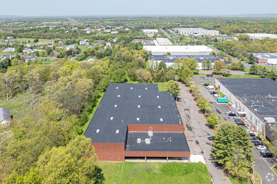More Photos Of 120 Clyde Rd, Somerset Warehouse For Lease