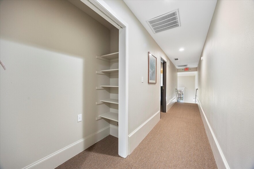 More Photos Of 208 S Bois D Arc St, Forney Storefront Retail Office For Sale