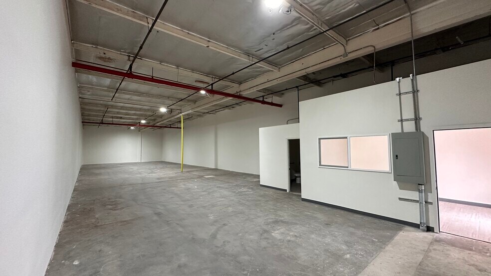 More Photos Of 1450 W Collins Ave, Orange Warehouse For Lease