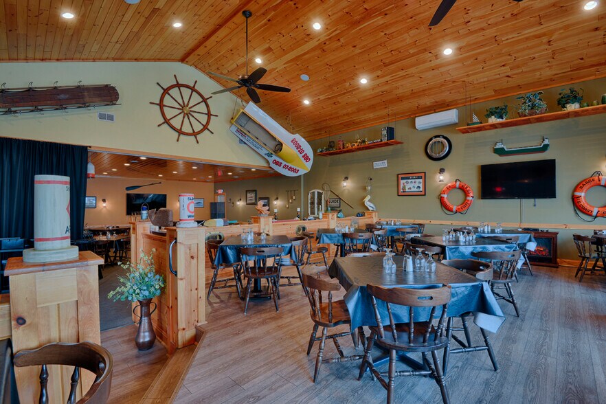 More Photos Of 226 Webb St, Clayton Bar For Sale