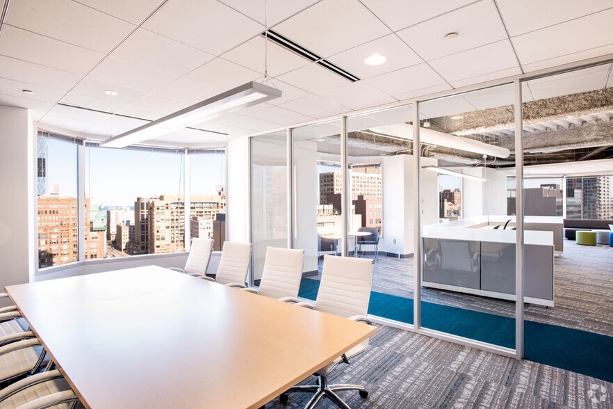 More Photos Of 425 S Financial Pl, Chicago Office For Lease