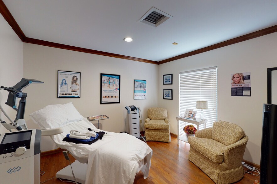 More Photos Of 3226 Hampton Ave, Brunswick Medical For Sale