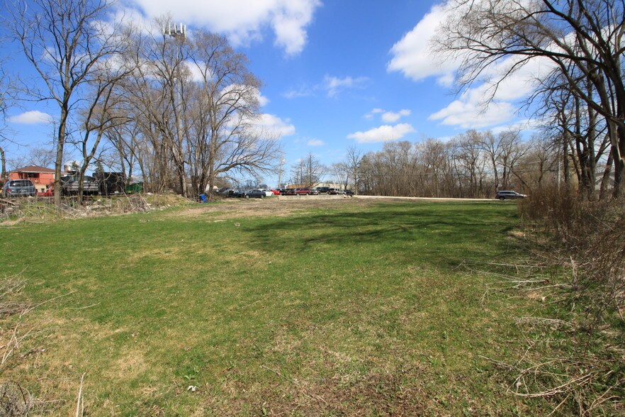 More Photos Of 24W483 Lake St, Roselle Auto Repair For Sale