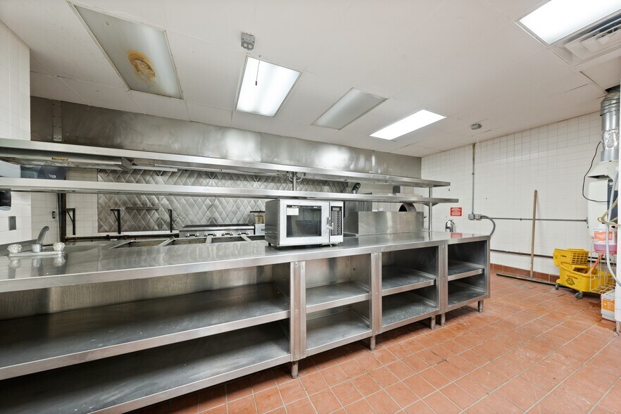 More Photos Of 1530 Cleveland Rd, Sandusky Hotel For Sale