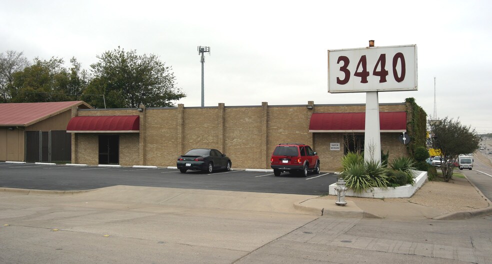 More Photos Of 3440 South Fwy, Fort Worth Flex For Sale