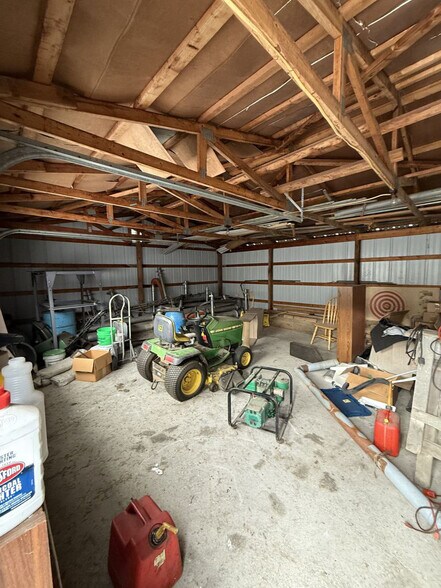 More Photos Of 510 W Burr Oak St, Centreville Manufacturing For Sale