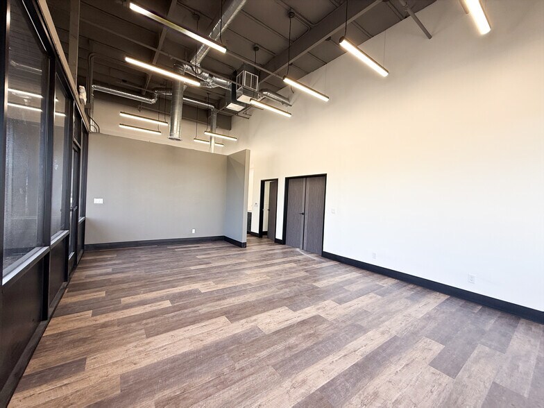 More Photos Of 2292 N Batavia St, Orange Warehouse For Sale