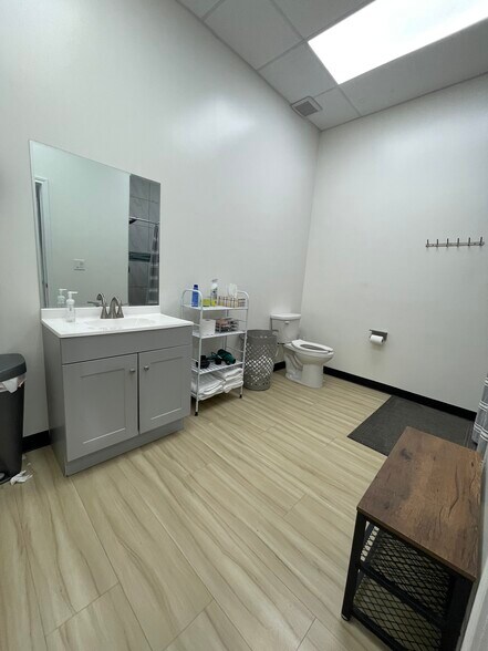 More Photos Of 7115 Katy Gaston Rd, Richmond Freestanding For Lease