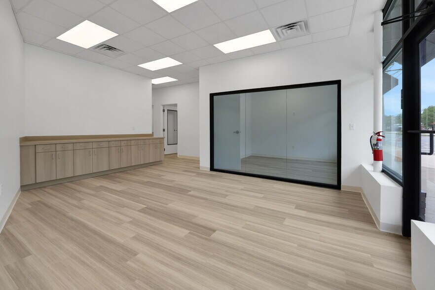 More Photos Of 3853-3921 Hendricks Ave, Jacksonville Storefront For Lease