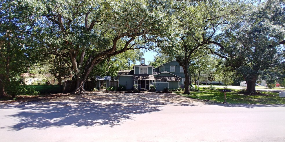 More Photos Of 713 2nd St, League City Office Residential For Lease