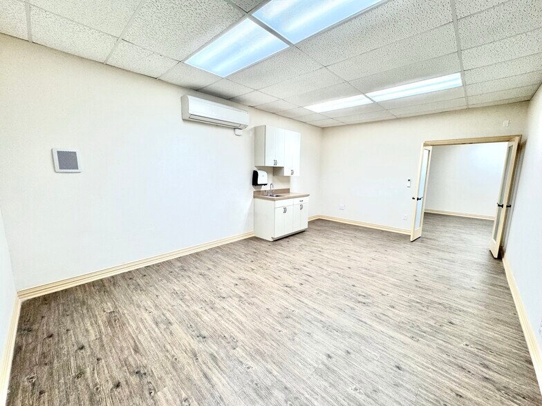 More Photos Of 101 S US Highway 75, Denison Medical For Lease