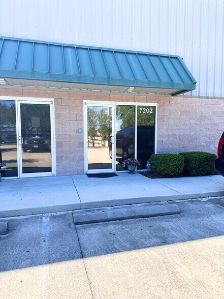 More Photos Of 7182-7208 E 21st St, Sarasota Light Manufacturing For Sale