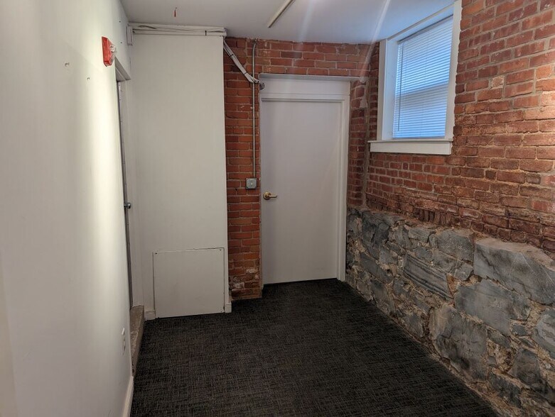 More Photos Of 4 University Rd, Cambridge Apartments For Lease