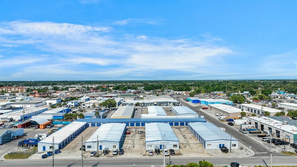 More Photos Of 249-268 Seaboard Ave, Venice Warehouse For Lease