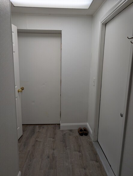 More Photos Of 5036 Richfield Rd, Flint Storefront For Sale