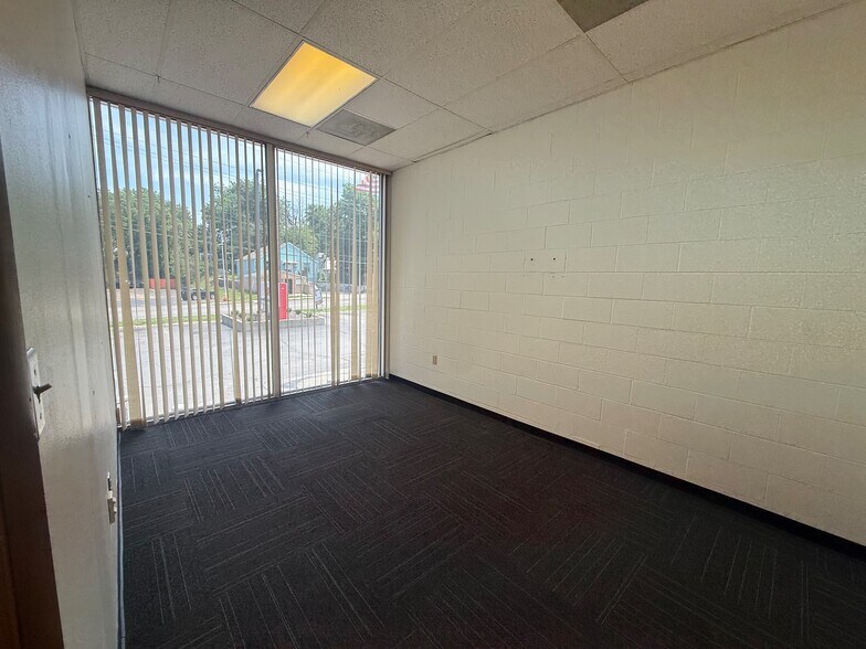 More Photos Of 1314 N 38th St, Kansas City Office For Lease